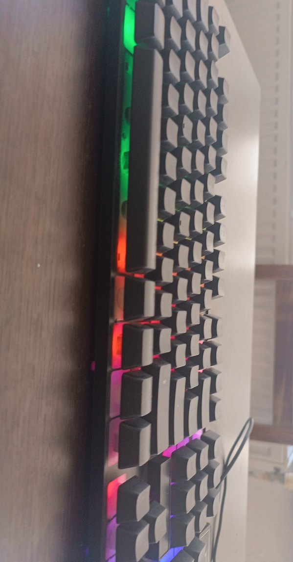Rgb mekanik hissiyatlı klavye yeni gibi sorunsuz - Görsel 2