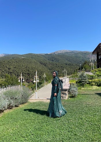 Abiye Uzun Yeşil Dökümlü Bohem Tesettür Elbise