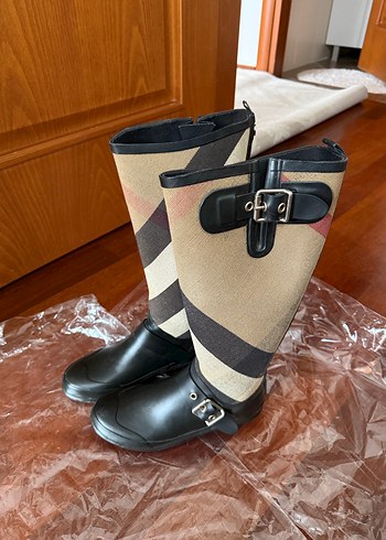 Burberry 36