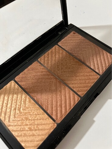 Beden Highlighter bronzer
