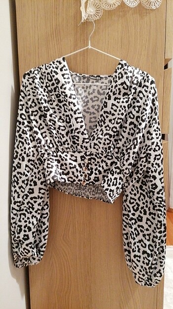 Leopar desenli saten M beden crop