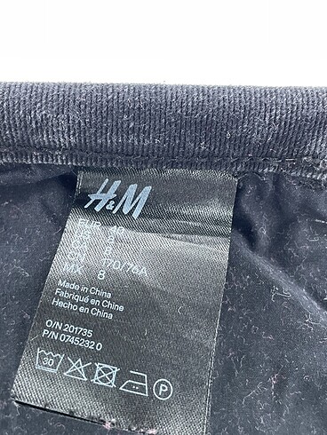 40 Beden siyah Renk H&M Mini Etek %70 İndirimli.