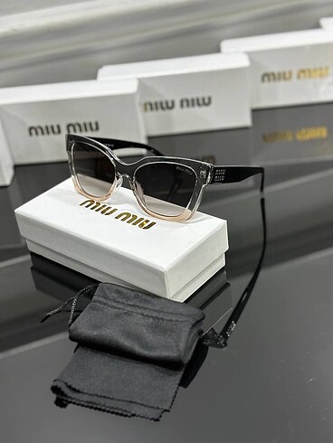 Miu Miu Gözlük