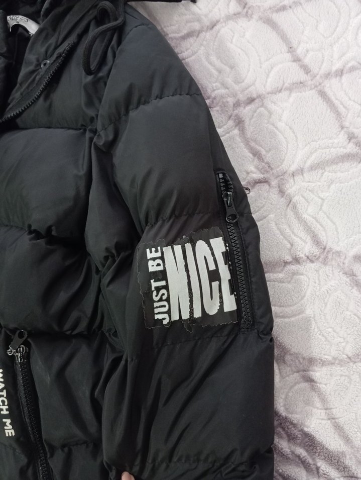 Siyah Kapüşonlu Kısa Kadın Kışlık Mont - Görsel 2