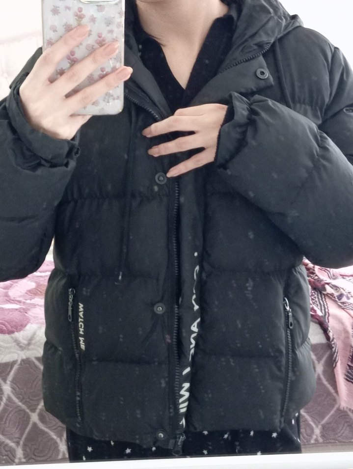 Siyah Kapüşonlu Kısa Kadın Kışlık Mont - Görsel 5