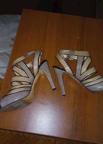 Yılan Desenli Bej Gri Topuklu Kadın Ayakkabı - Görsel 4