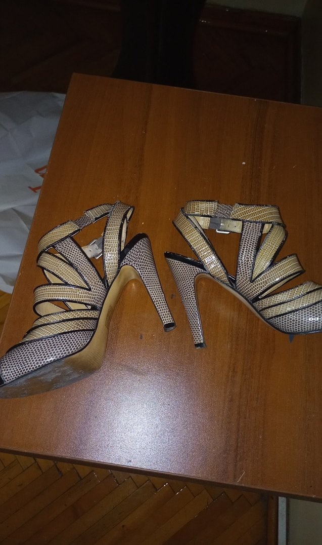 Yılan Desenli Bej Gri Topuklu Kadın Ayakkabı - Görsel 4