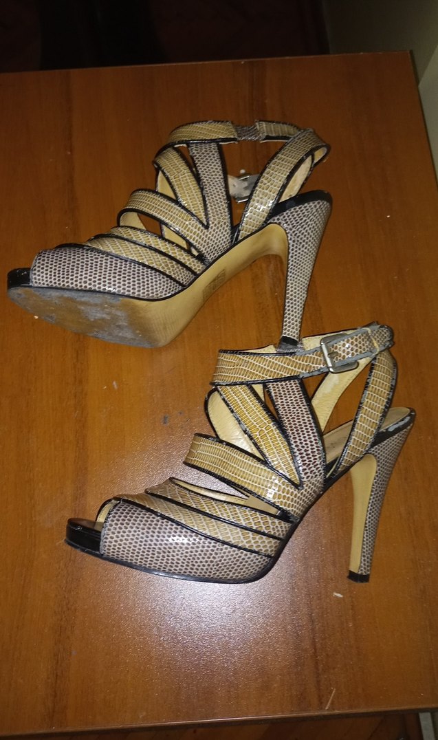 Yılan Desenli Bej Gri Topuklu Kadın Ayakkabı - Görsel 2