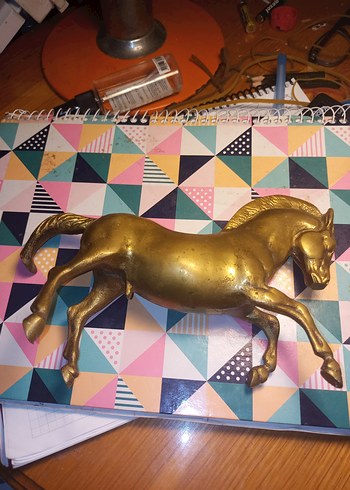 Parlak Altın At Figürü - Görsel 3