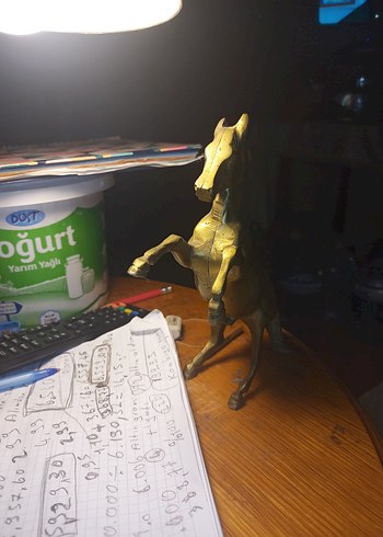Parlak Altın At Figürü - Görsel 5