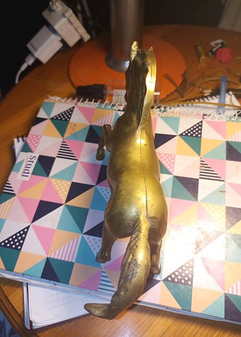 Parlak Altın At Figürü - Görsel 9