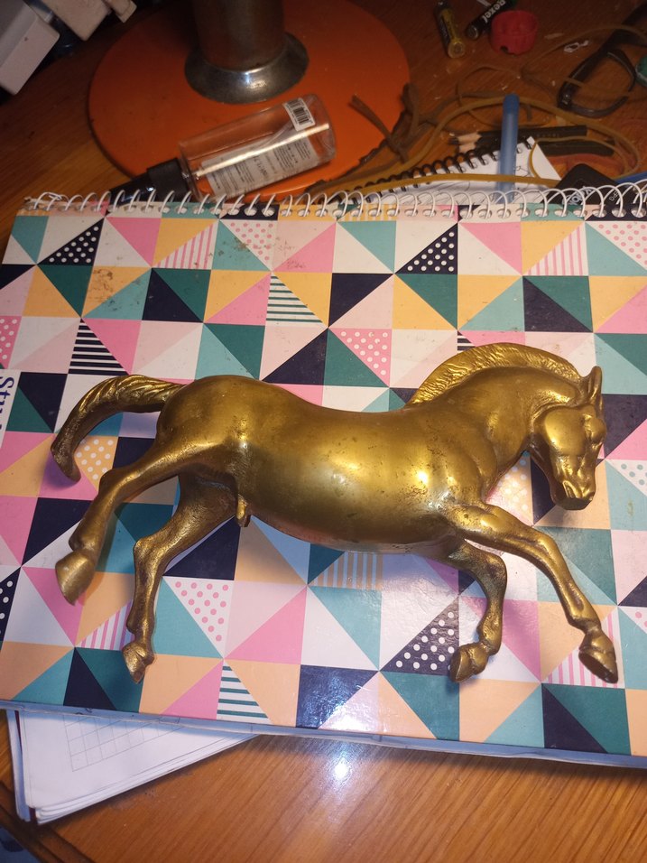 Parlak Altın At Figürü - Görsel 3