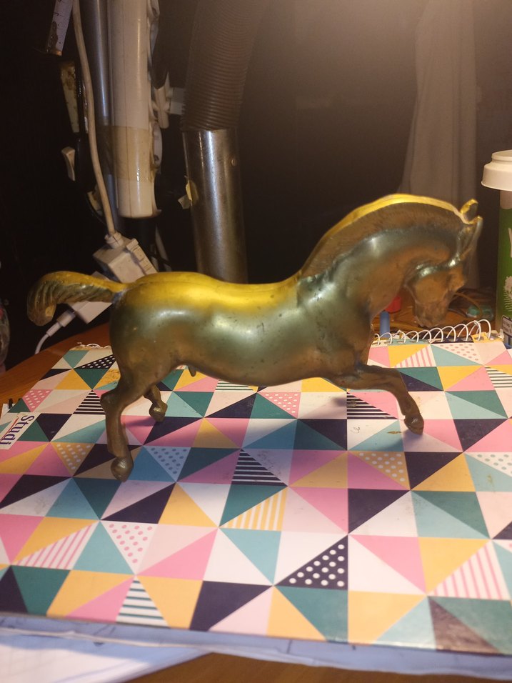 Parlak Altın At Figürü - Görsel 2