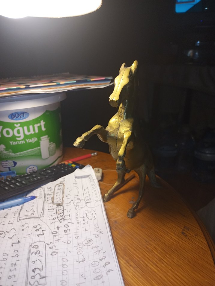 Parlak Altın At Figürü - Görsel 5