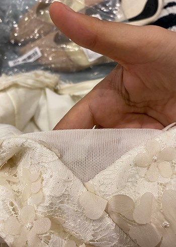 m Beden Dantel Detaylı Beyaz Midi Straplez Elbise