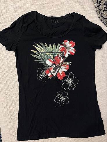 Guess Tshirt