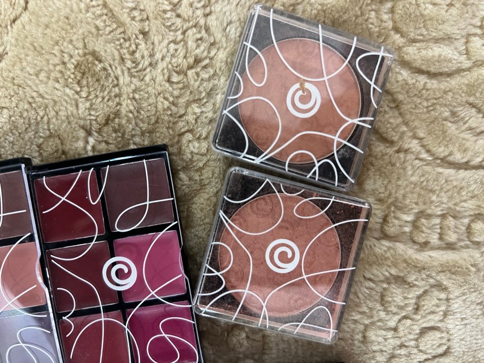 3 adet far paleti,2 paket ruj,2tane allık - Görsel 4