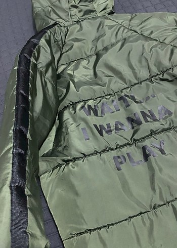 Küçük geldiği için satiyorum Çocuk Kapüşonlu Fermuarlı Mont - Görsel 6