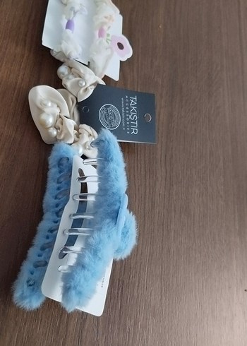 Mavi Peluş Çiçekli Saç Tokası - Görsel 4