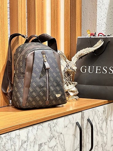 GUESS SIRT ÇANTASI