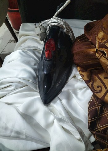 Klasik Siyah Elektrikli Ütü