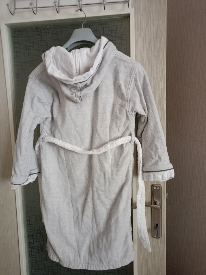 Erkek Çocuk Kapüşonlu Gri Bornoz - Görsel 2