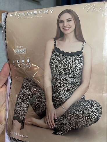 Askılı pijama takımı