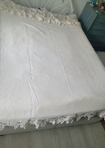 Beyaz Parlak Düz Yatak Örtüsü - Görsel 3