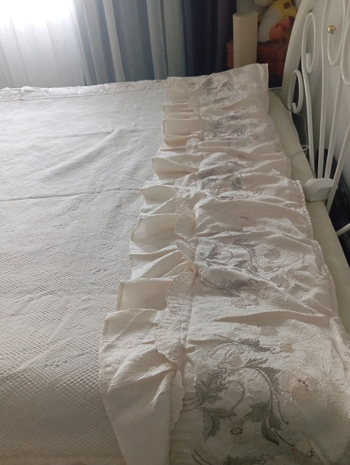 Beyaz Parlak Düz Yatak Örtüsü - Görsel 4