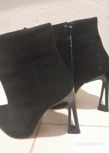 Siyah Süet Stiletto Topuklu Kadın Bot - Görsel 4