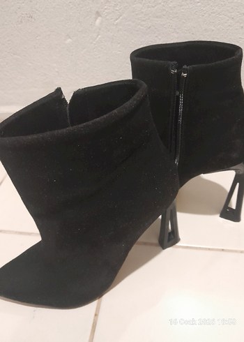 Siyah Süet Stiletto Topuklu Kadın Bot - Görsel 2