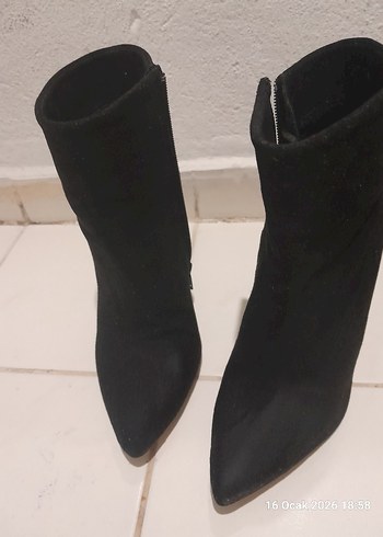 Siyah Süet Stiletto Topuklu Kadın Bot - Görsel 3