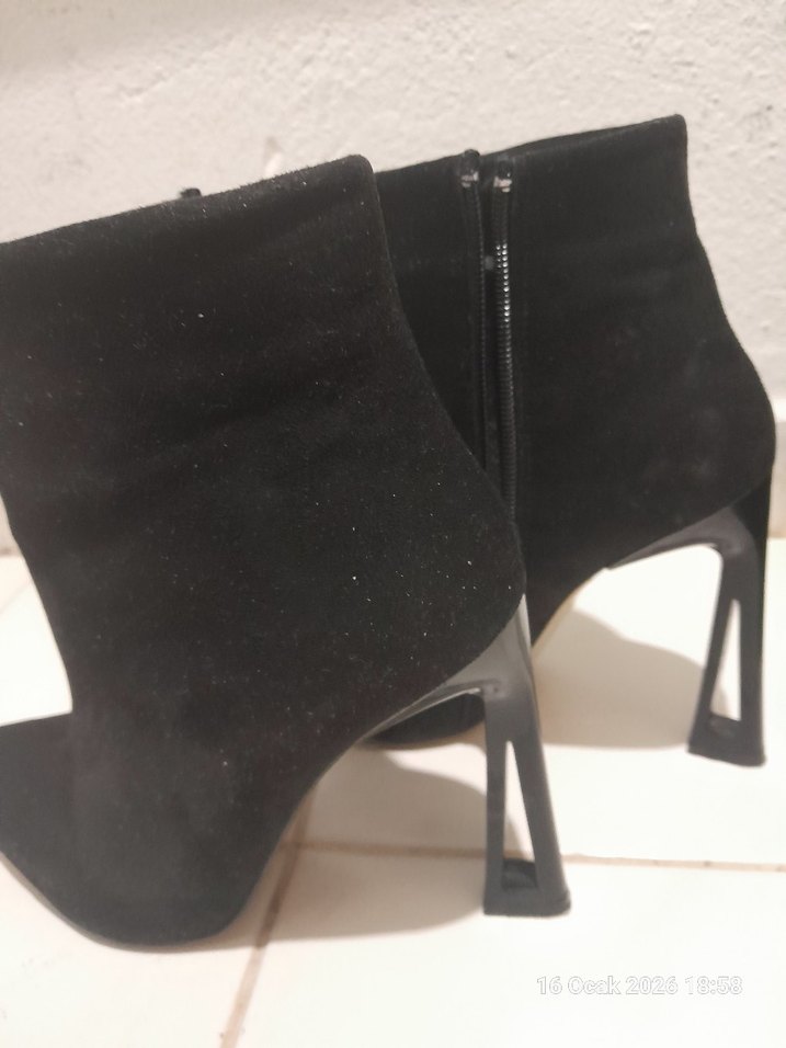 Siyah Süet Stiletto Topuklu Kadın Bot - Görsel 4