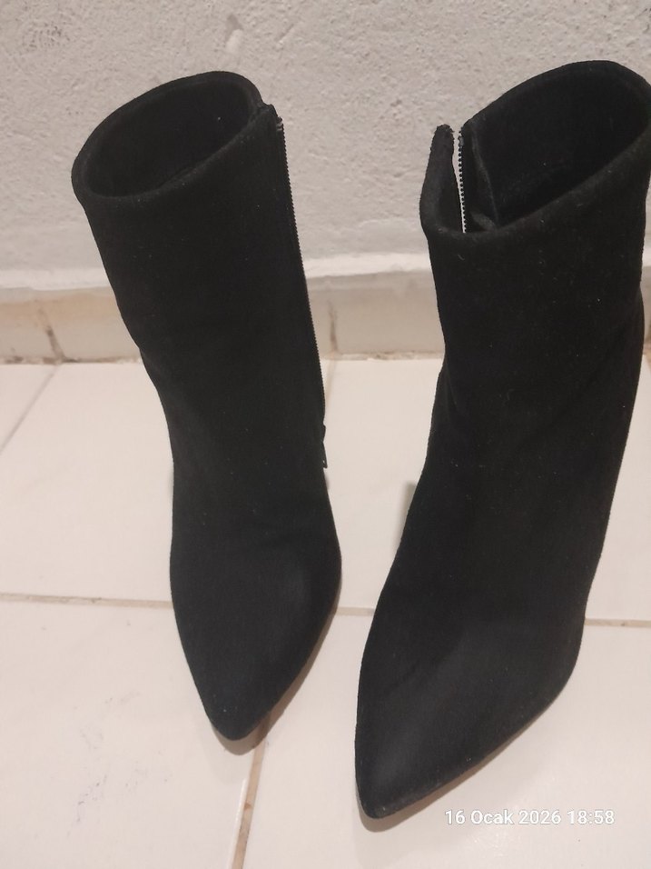 Siyah Süet Stiletto Topuklu Kadın Bot - Görsel 3