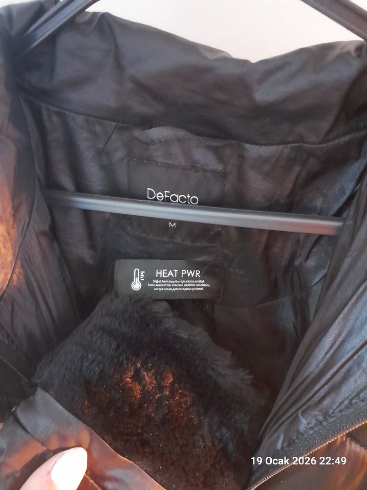 Kürk Detaylı Siyah Kadın Kışlık Mont - Görsel 4