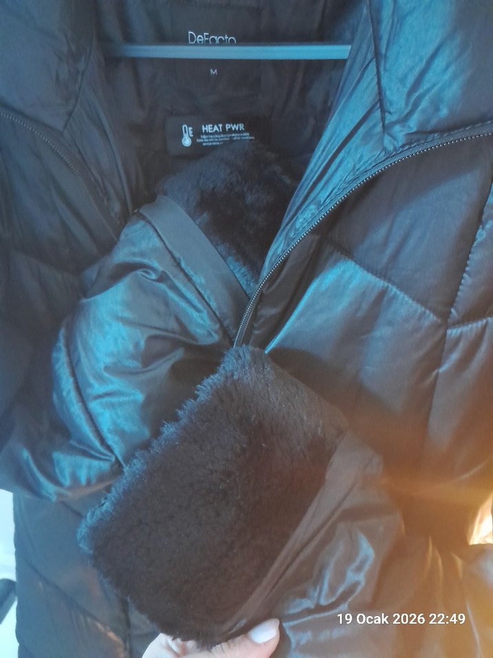 Kürk Detaylı Siyah Kadın Kışlık Mont - Görsel 3