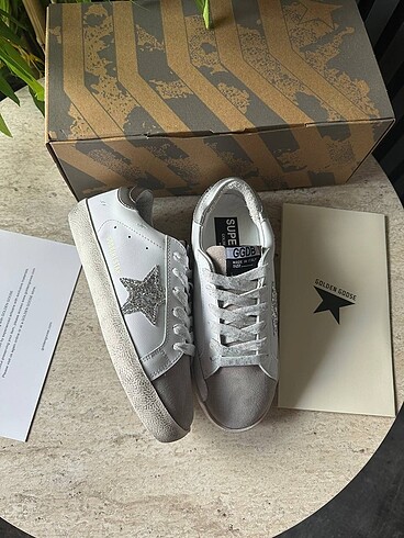 GOLDEN GOOSE