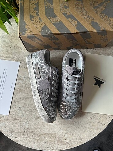 GOLDEN GOOSE