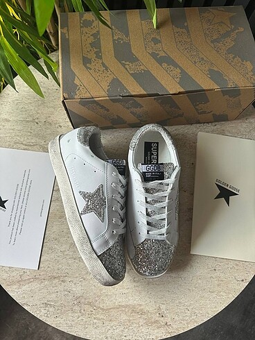 GOLDEN GOOSE