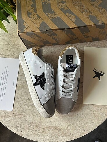 GOLDEN GOOSE