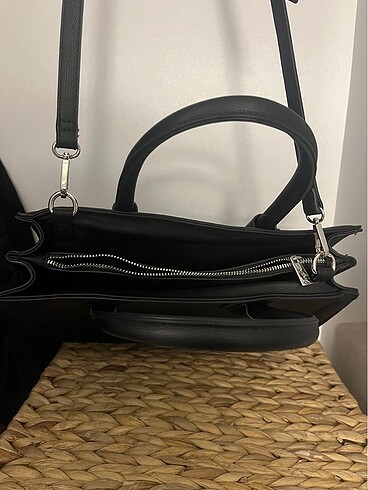  Beden Stradivarius siyah çanta