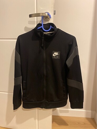 NIKE HIRKA
