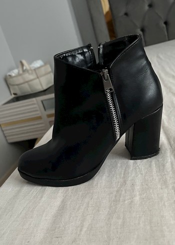 39 Beden Siyah Fermuarlı Stiletto Topuklu Kadın Bot