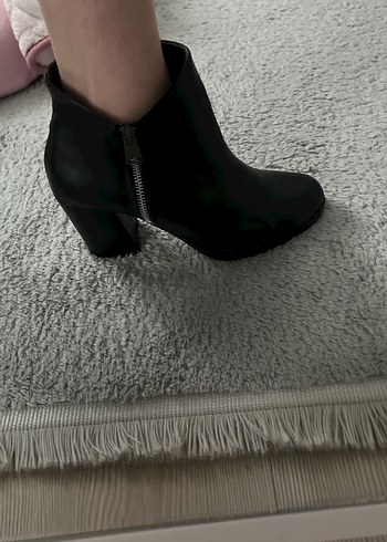 Siyah Fermuarlı Stiletto Topuklu Kadın Bot