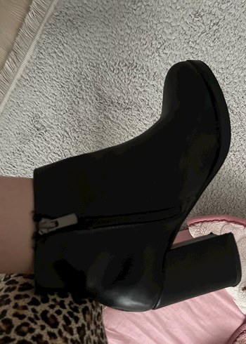 Diğer Siyah Fermuarlı Stiletto Topuklu Kadın Bot