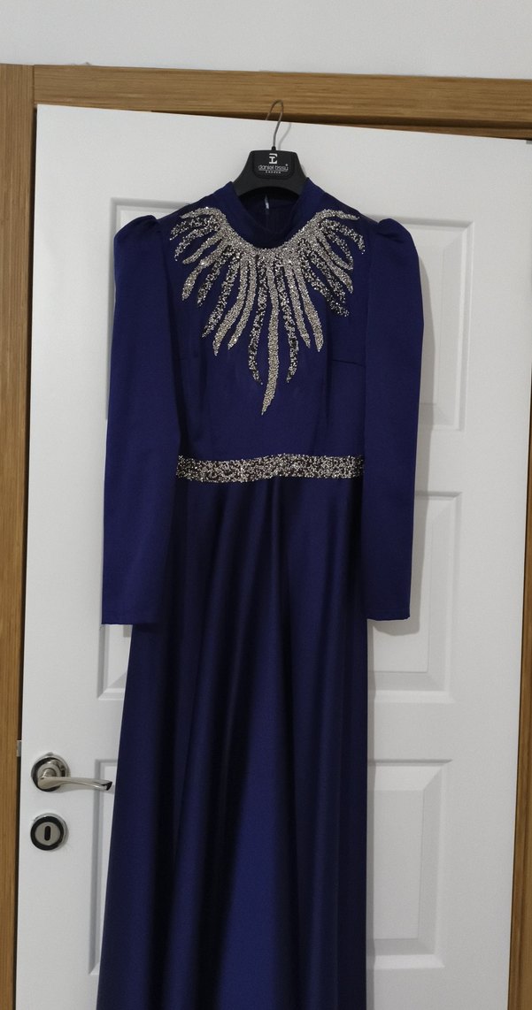 Uzun Kollu İşlemeli Lacivert Abiye Elbise - Görsel 2