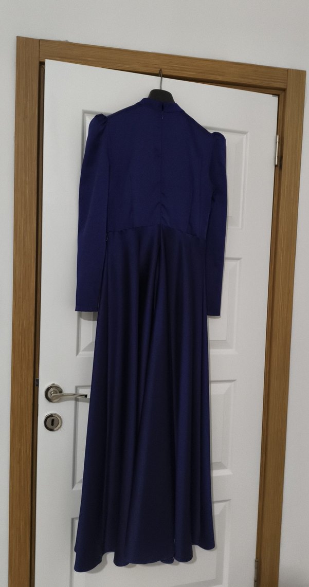 Uzun Kollu İşlemeli Lacivert Abiye Elbise - Görsel 4