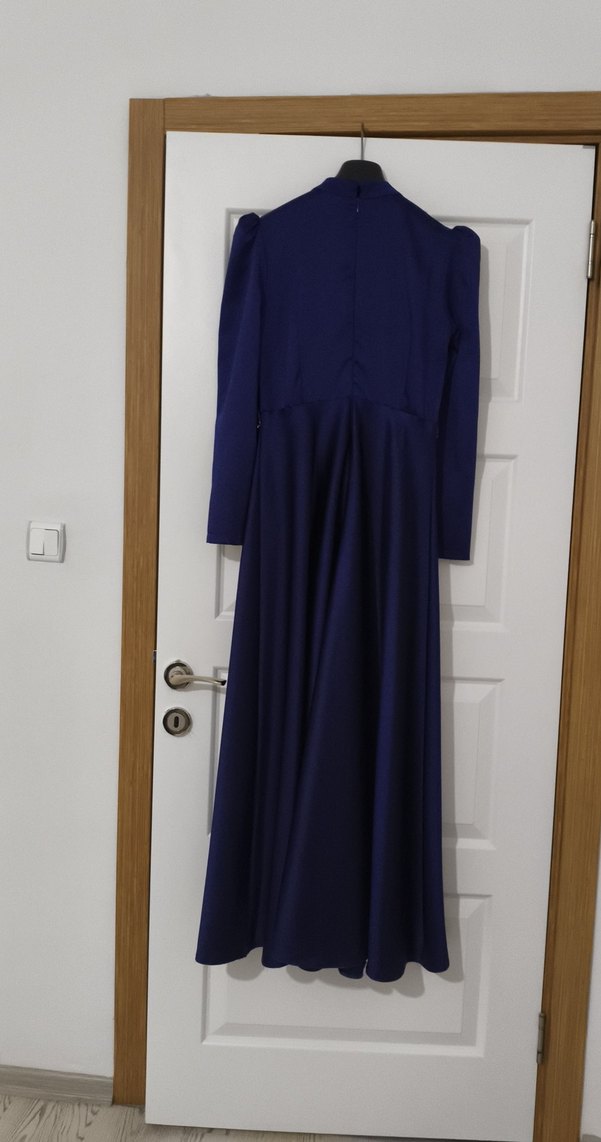 Uzun Kollu İşlemeli Lacivert Abiye Elbise - Görsel 3