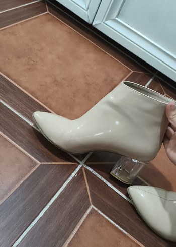 Şeffaf Topuklu Bej Kadın Bot - Görsel 3