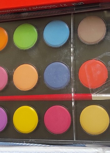  Beden Renk Pritt sulu ve pastel boya 